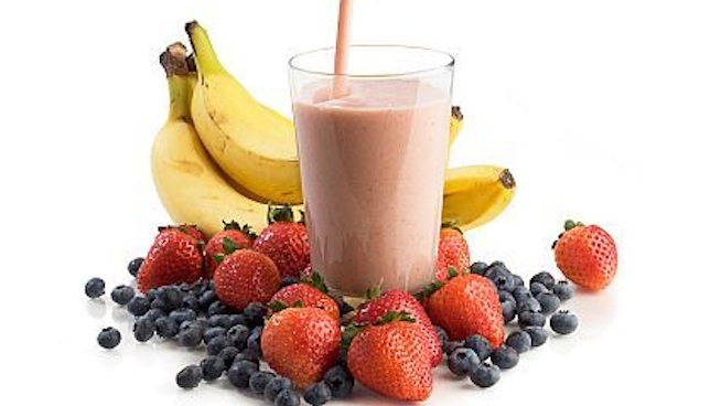 How-to-Make-Fruit-Smoothie-STACK