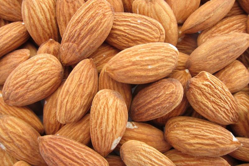 raw almonds