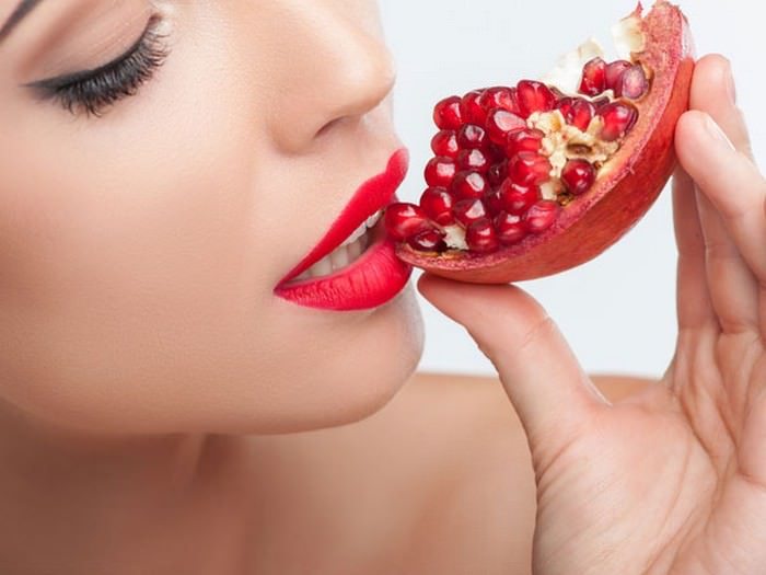 Pomegranate-Seeds-and-Pink-Lips