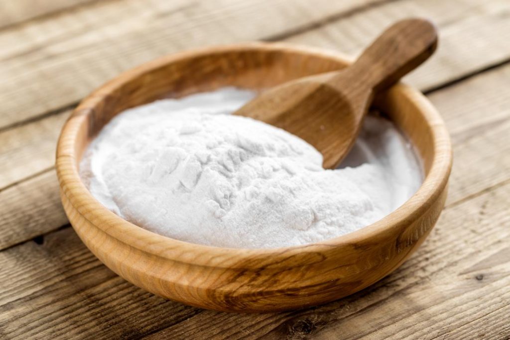 baking-soda-for-bath-in-wooden-bowl-with-wooden-spoon